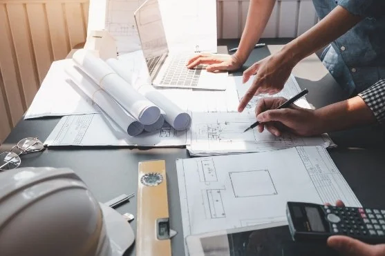 Control técnico, económico y operativo del proyecto. · Architecture & Invest Aristone
